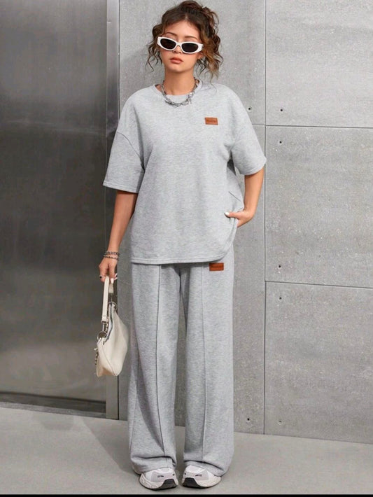Oversized Two Piece Set – Casual T-Shirt & Loose Fit Trousers