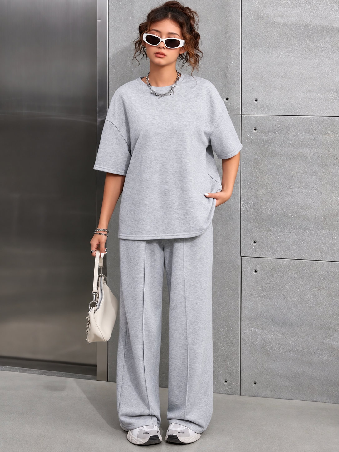 Oversized Two Piece Set – Casual T-Shirt & Loose Fit Trousers